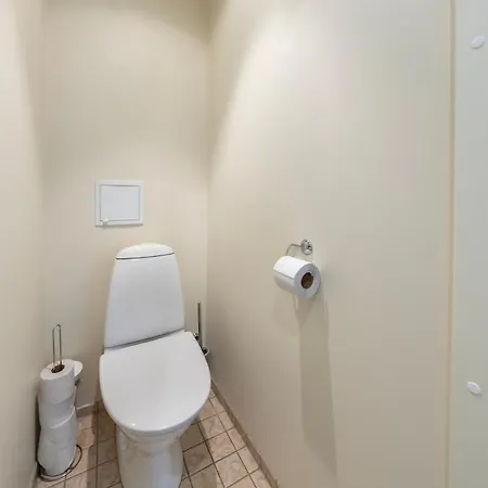 Free Parking In The Yard Quiet Area Center *