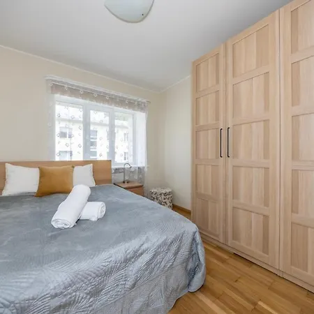 Free Parking In The Yard Quiet Area Center * Talin