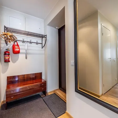 Free Parking In The Yard Quiet Area Center Apartment