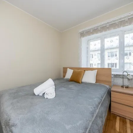 Free Parking In The Yard Quiet Area Center Apartment *